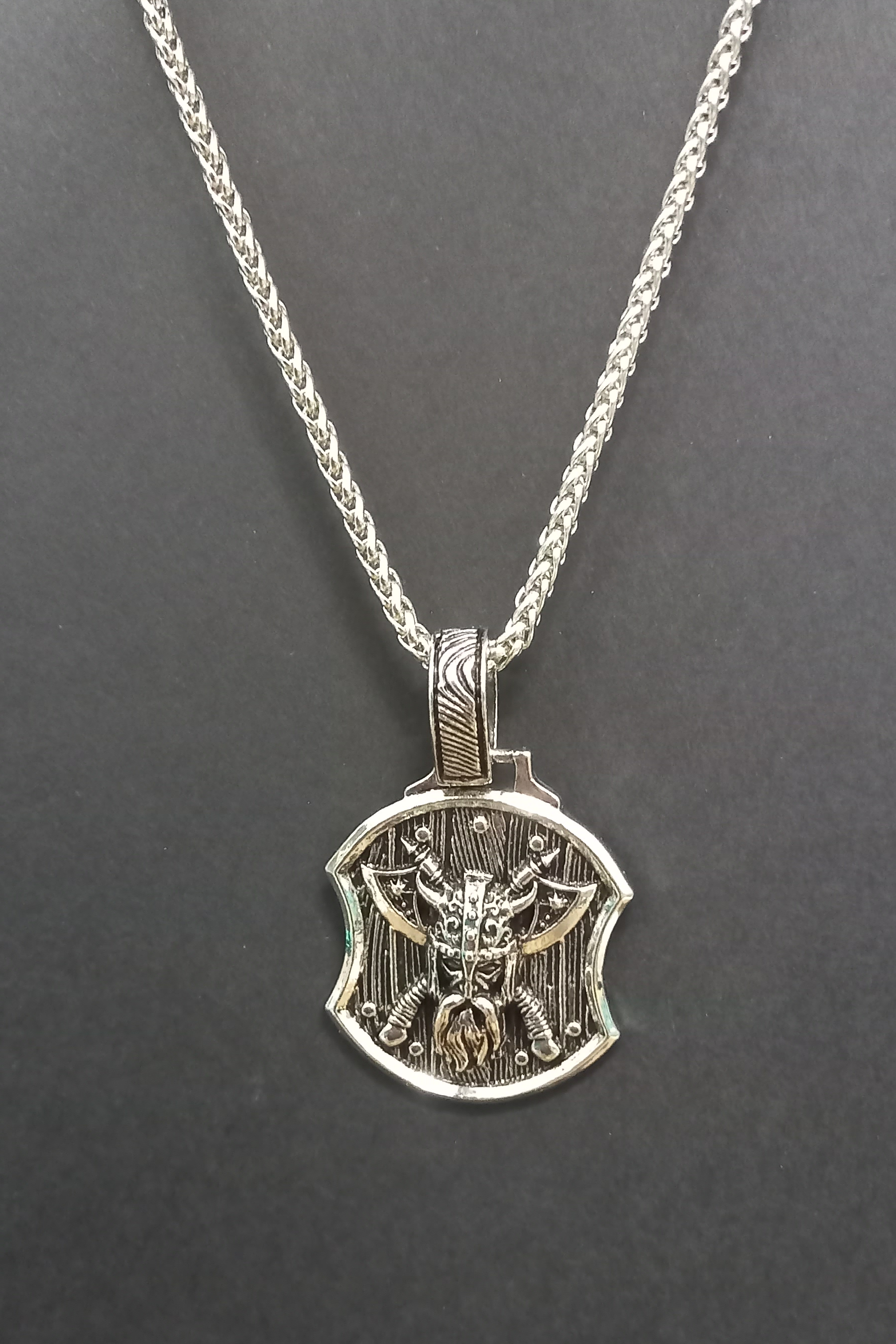 Colar "Escudo de Guerra" #1
